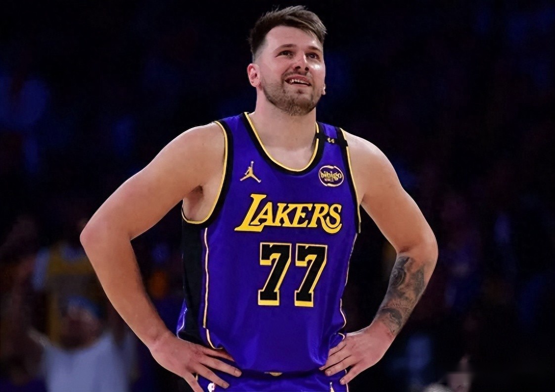 湖人惨败国王！东契奇空砍42分，詹姆斯艾顿效果不佳，众配角打铁