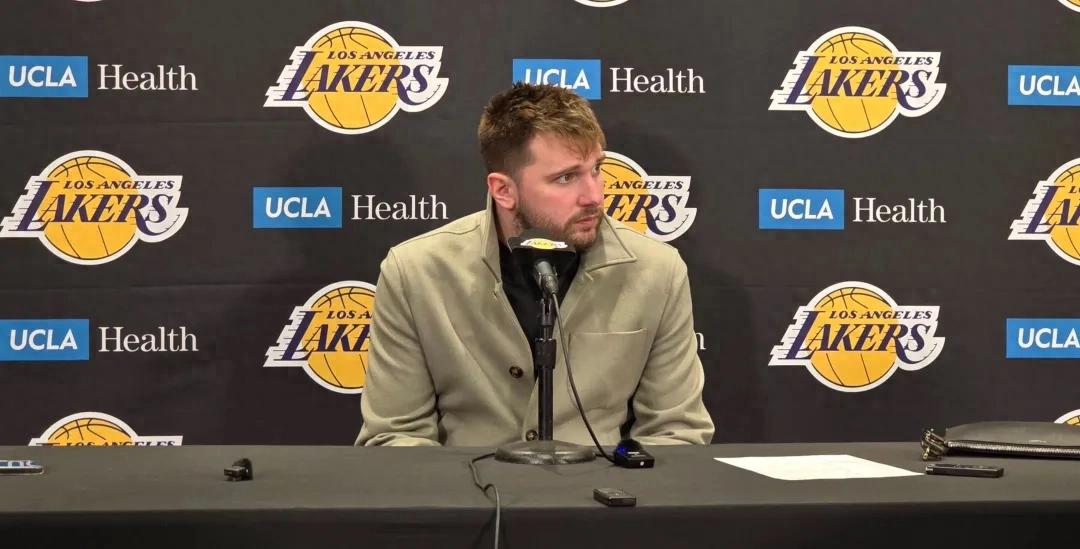 雷迪克主动变阵！最近拉胯的湖人，终于赢一场回血！