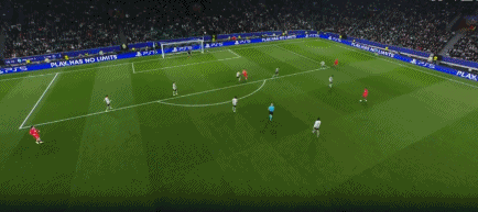 第79分钟，克瓦拉茨赫利亚调整兜射破门扳平比分，巴黎1-1