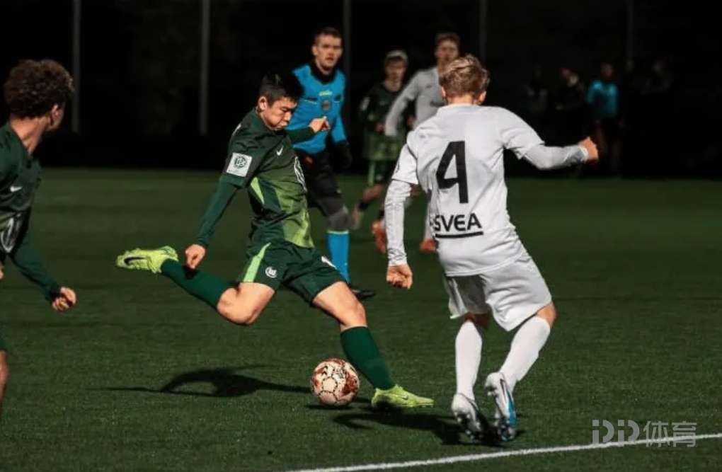 中国小将姜景祺随狼堡U17梯队夺得国际赛冠军