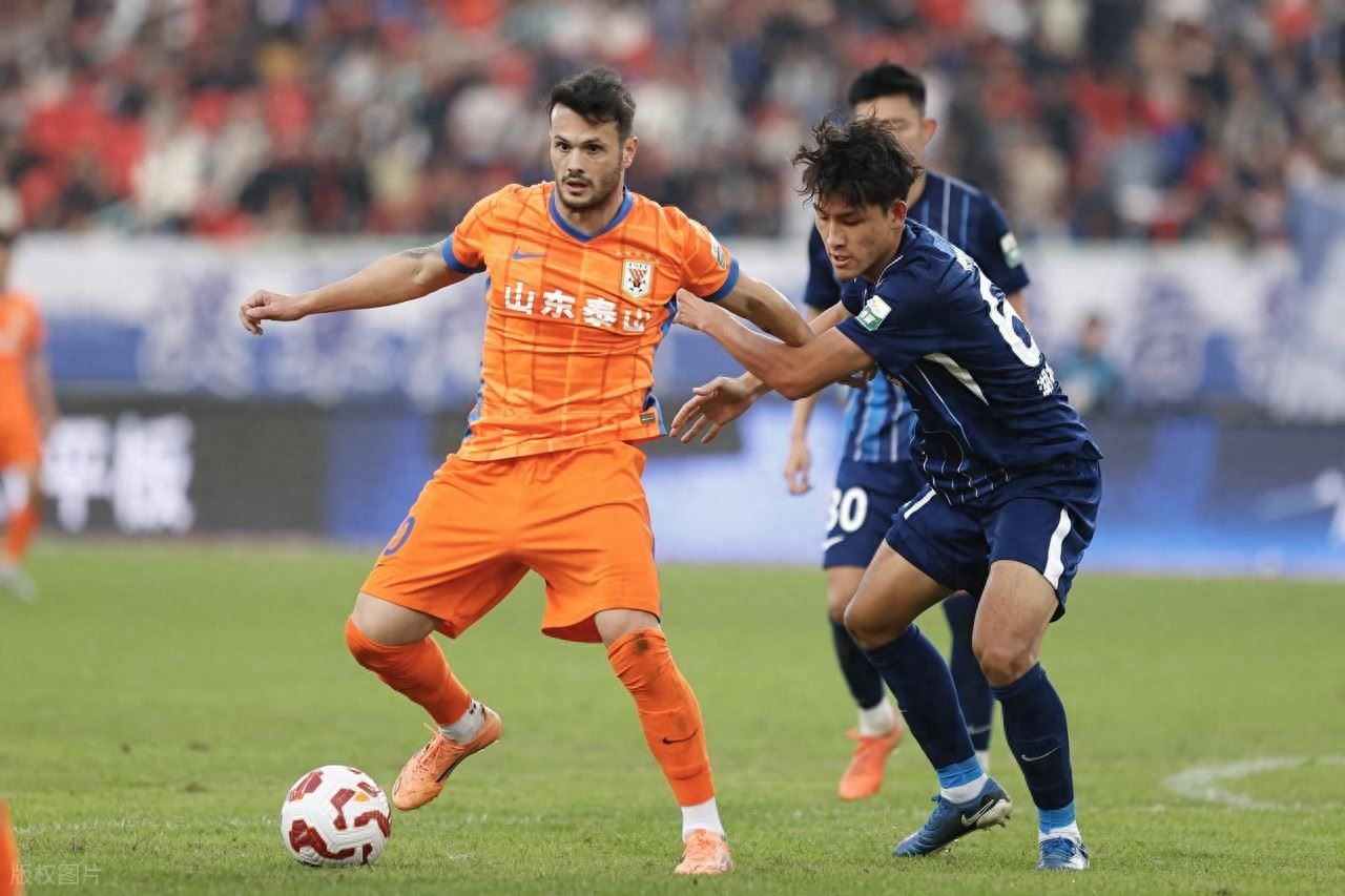 喜讯！鲁能新合约敲定中超“戴帽王”，单赛季狂轰27球，球迷狂喜