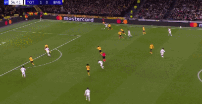 第37分钟，索兰克禁区幸运脚后跟破门，热刺2-0多特