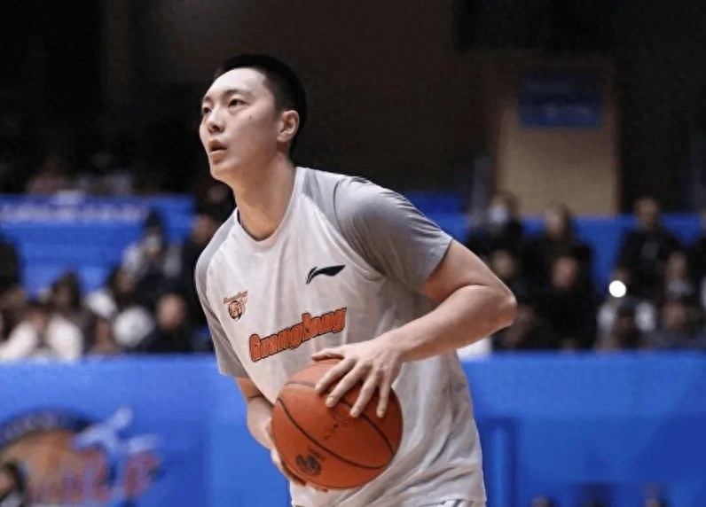 广东104-76四川2喜2忧！胡明轩+王洪泽回暖，内线弊端，徐杰又崩