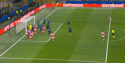 第31分钟，特罗萨德角球进攻中头球摆渡，热苏斯头球接力破门梅开二度，阿森纳2-1！