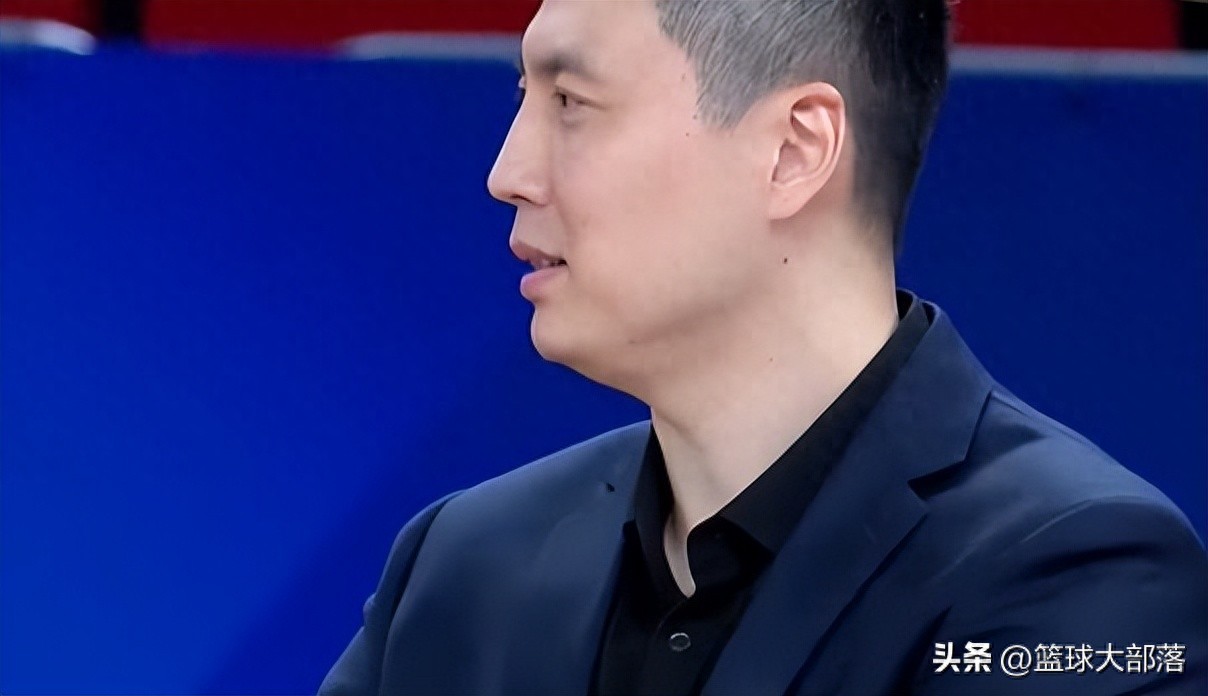 周琦、赵睿休战，翟晓川半场轰下12分，上海队一度被打爆了