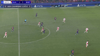 第70分钟，拉什福德左路传中，莱万钩射破门，巴萨4-2布拉格斯拉维亚