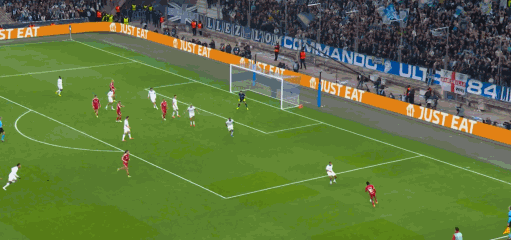 第72分钟，弗林蓬突入禁区传球，皮球击中鲁利窜入网窝，利物浦2-0