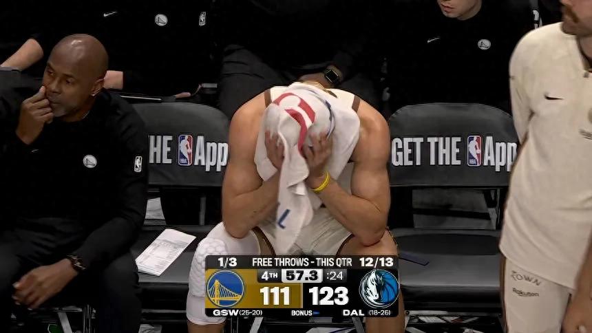 轰下38分的库里，正负值-24！他怎么又被喷？认清形势，放弃幻想