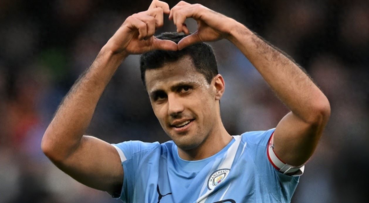 曼城冬窗又有两个心仪目标浮现,一人是罗德里最佳替身,瓜帅钦点