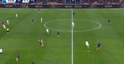 第11分钟，索默传球被断，莫雷奥吊射破门，国米0-1比萨