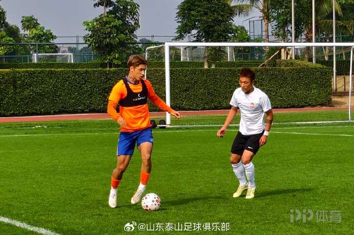  热身赛-山东泰山1-2青岛西海岸 陈蒲造点并主罚命中