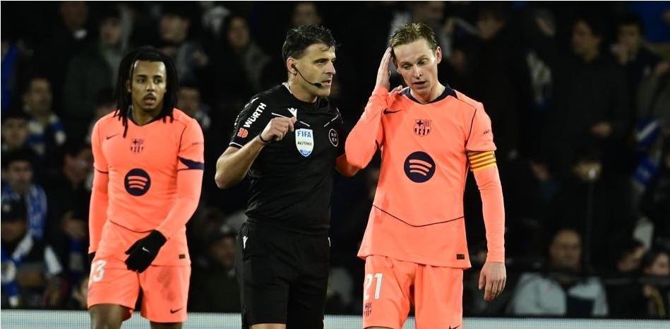 世体：曼萨诺可能因为在皇社vs巴萨时的执法表现被停哨一轮