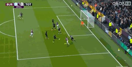 半场战报：热刺1-1伯恩利，范德芬破门，图安泽贝扳平