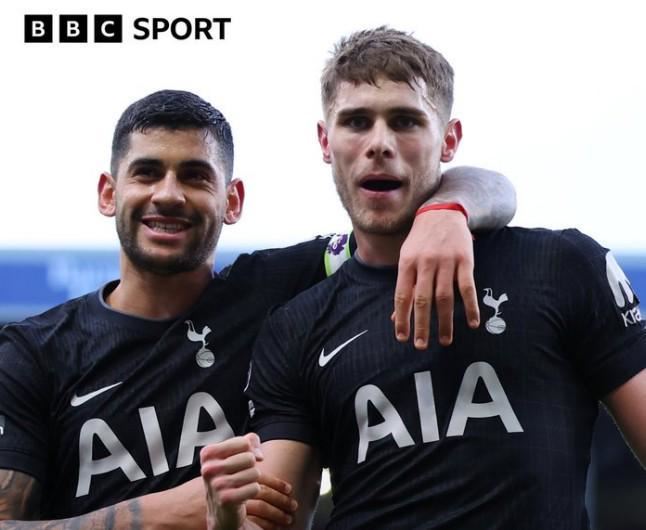 双中卫变双中锋，范德芬&罗梅罗上下半场各入一球助热刺不败