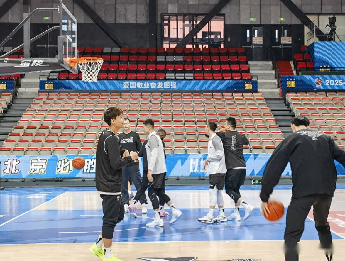 首钢备战德比！双方暖心互动，3伤员或复出，2内缺席，赵睿谈恢复