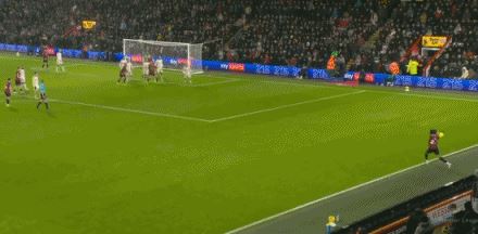 第90+5分钟，补时绝杀！阿德利门前小角度挑射入网，伯恩茅斯3-2利物浦