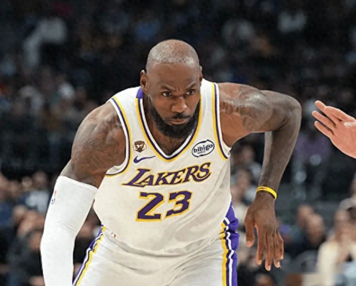 湖人116-110独行侠迎4利好！詹姆斯+2将末节统治级，东契奇合理了