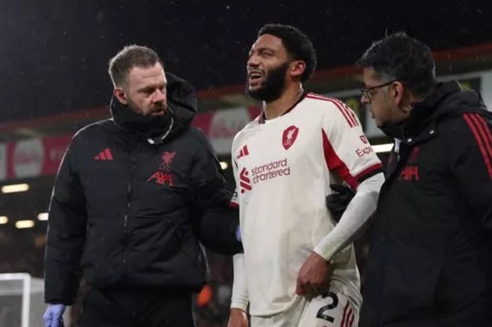 小雷：利物浦花了7分钟才换下戈麦斯，这太业余了