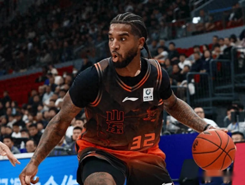 山东胜广厦！鲍威尔克里斯主导，陈林坚连进关键球，广厦仅靠布朗