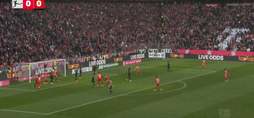 第23分钟,奥利塞开出角球,伊藤洋辉头球破门,拜仁1-0奥格斯堡