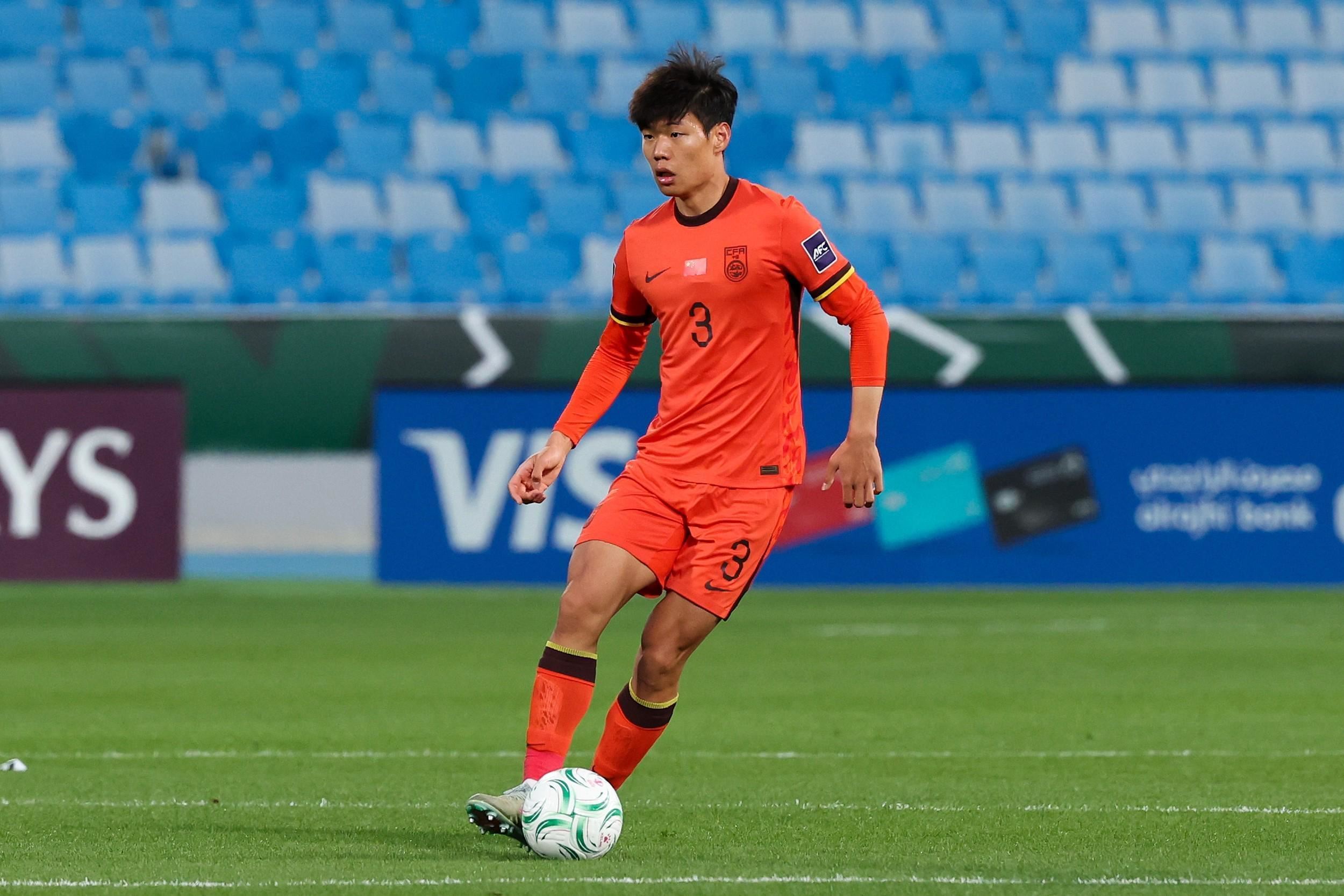 媒体人：铁人准备重启贺一然的转会谈判，此前接触曾不了了之