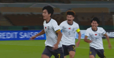 向余望破门后 模仿C罗Siuuu庆祝动作