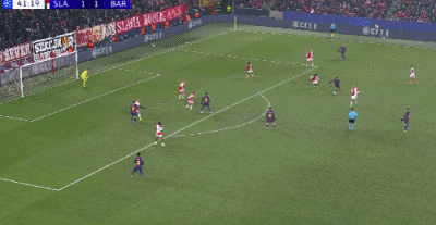 第42分钟,费尔明禁区外远射破门,巴萨2-1反超比分