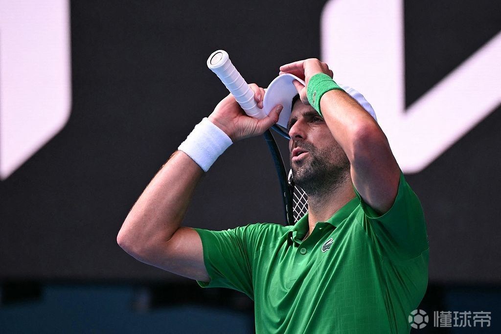  收获退赛大礼晋级四强，德约科维奇0-2穆塞蒂时穆塞蒂因伤退赛