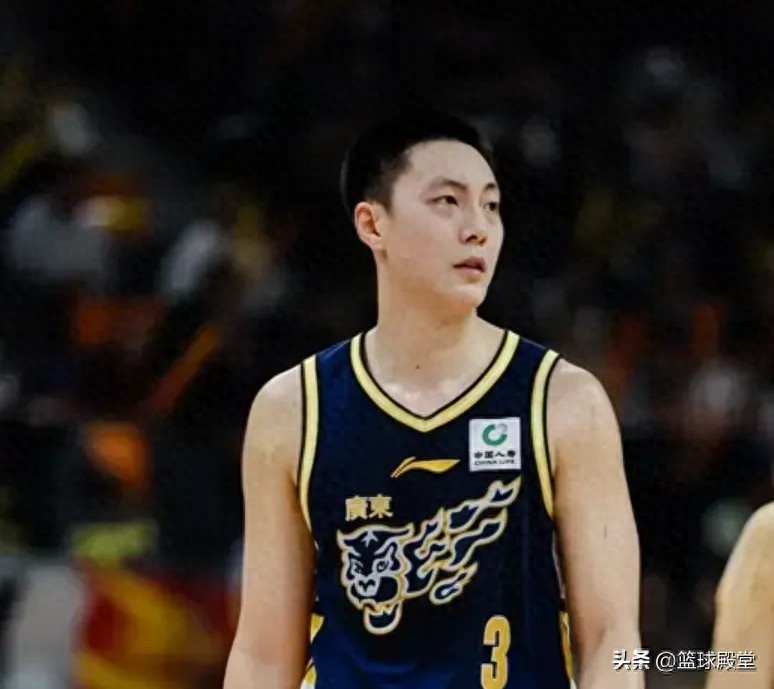 广东98-89天津2喜2忧！胡明轩拾巅峰状态，焦泊乔受伤，内线被虐