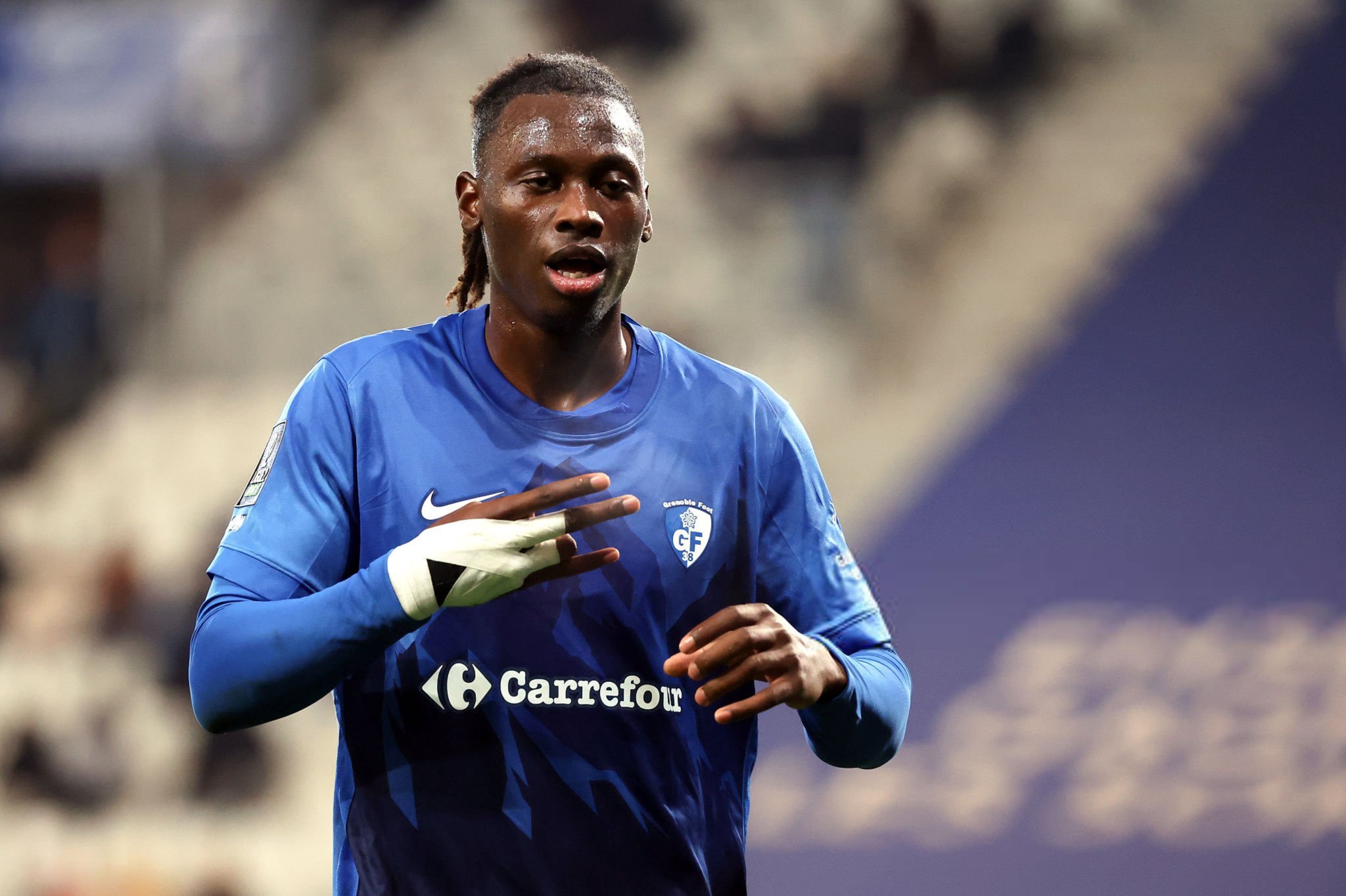 即将签约，帕尔马搞定法乙25岁196cm高中锋埃尔菲奇