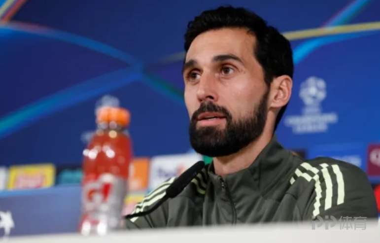 记者嘲讽阿韦洛亚：他吹穆帅让我害臊 他可能连穆帅电话都没有