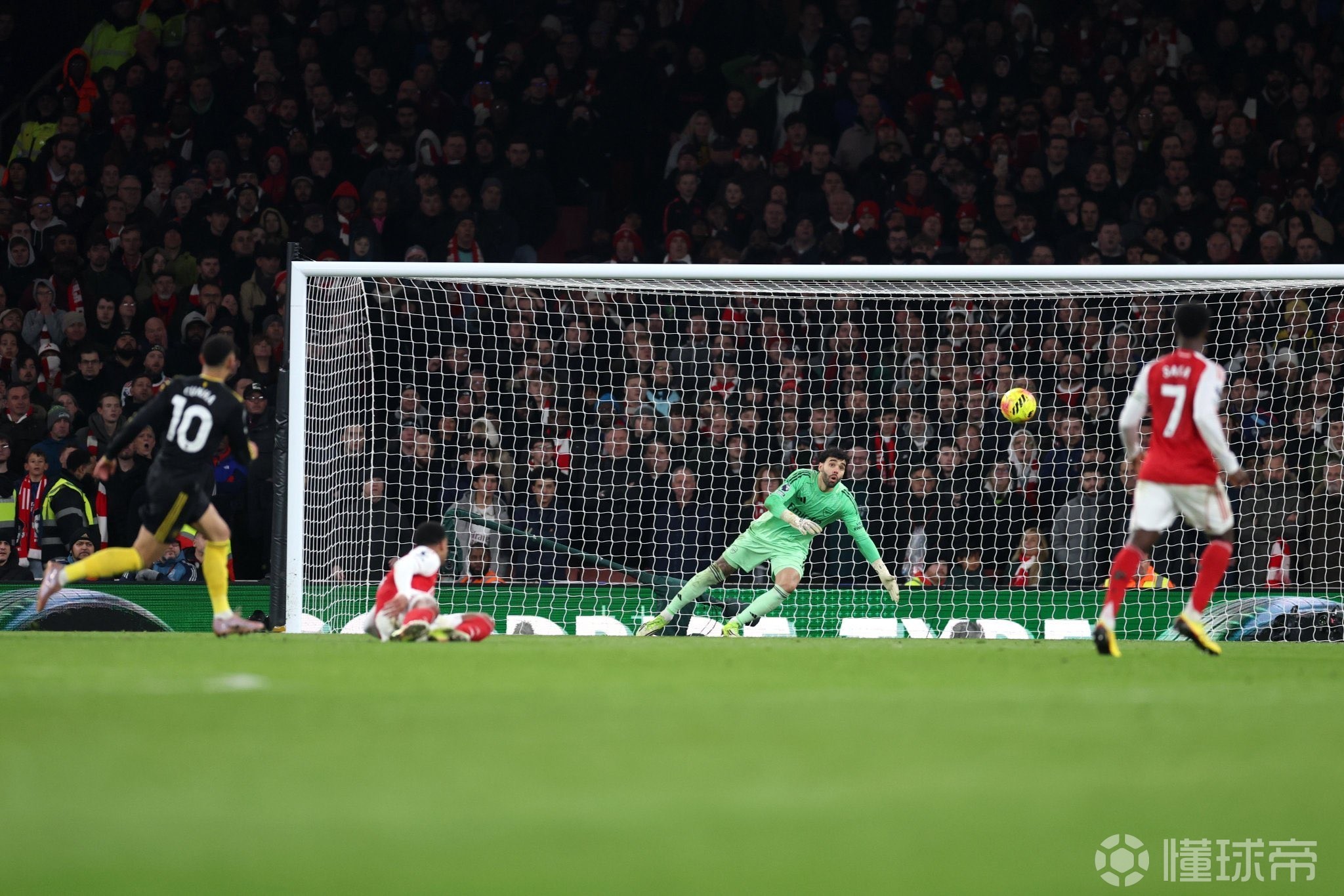  英超分析库尼亚绝杀：谢什科跑动拉开空间，加布挡了拉亚视线