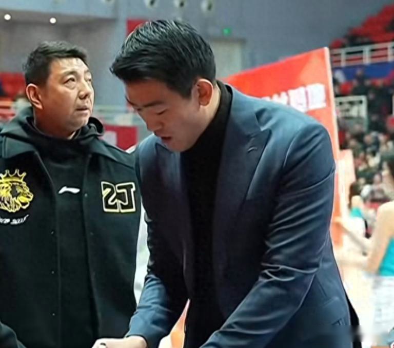  广厦胜青岛采访！王博解析第三节崩盘，刘维伟亲承全队疲惫致下滑