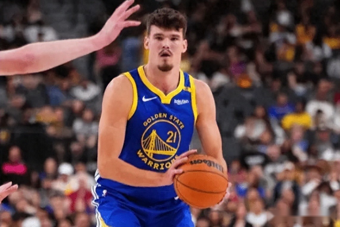 没了库里巴特勒勇士没法看!全边角料无自主进攻,仅波斯特有价值