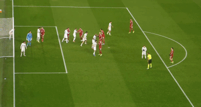 半场：利物浦2-0卡拉巴赫，维尔茨、麦卡利斯特破门，弗林蓬伤退