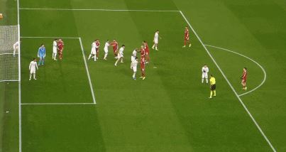 半场:利物浦2-0卡拉巴赫,维尔茨、麦卡利斯特破门,弗林蓬伤退