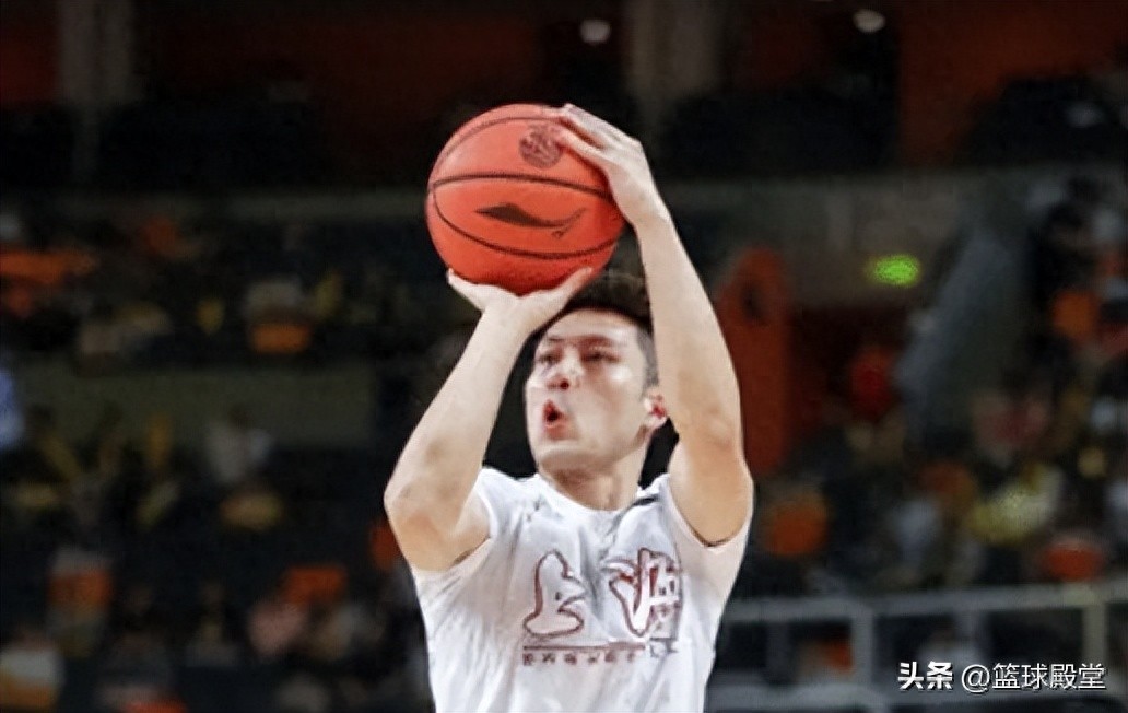  卢伟又膨胀了！袁堂文打首发自爆，末节弃内线拱手让出胜利！