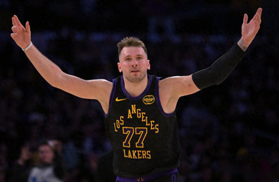 湖人129-118战胜公牛 球员评价:3人优秀,4人良好,2人崩盘