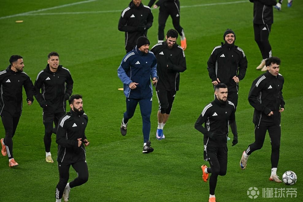  卡拉巴赫球员：能在安菲尔德比赛很幸运，这是一种荣誉