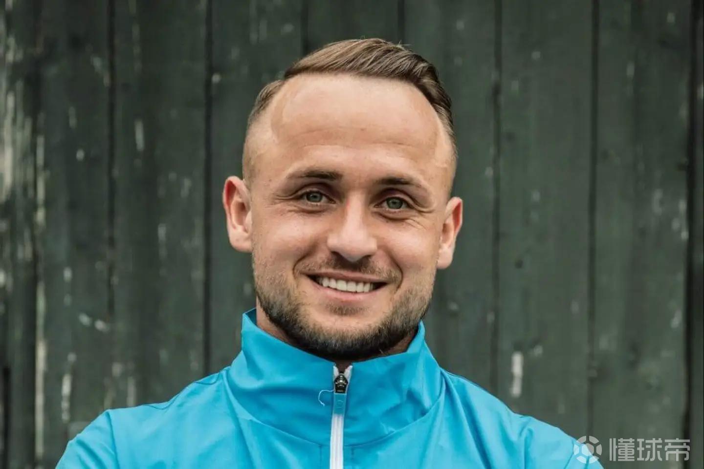  洛博特卡：儿时非常喜欢看巴萨的比赛，很喜欢他们的踢球方式