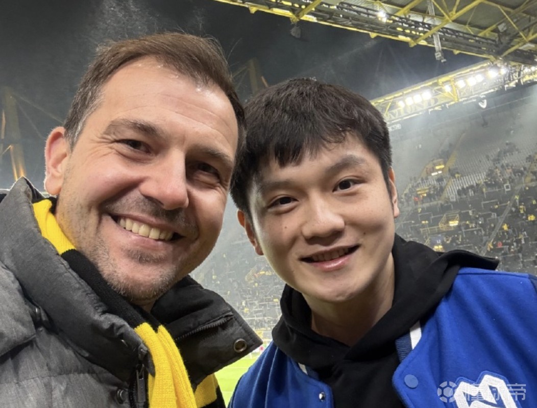  又跟波尔一起看球了，樊振东现场观看多特vs国米的比赛