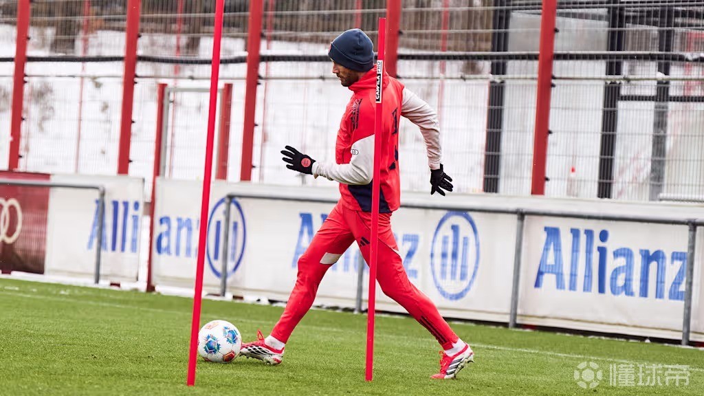 拜仁官方：两周前受伤的莱默尔已恢复有球训练