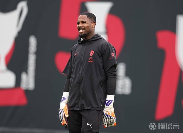  记者：迈尼昂下周续约到2031年，年薪550万欧元外加奖金