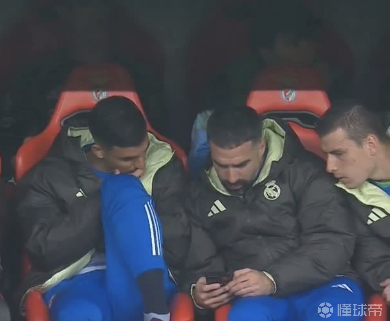 紧张,皇马替补席卡瓦哈尔、塞瓦略斯、卢宁查看实时积分榜