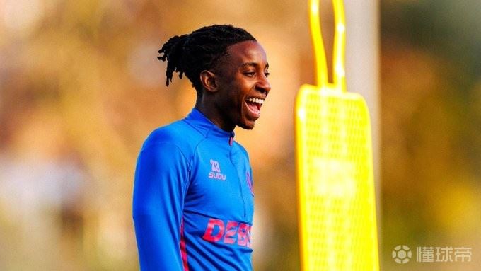 官方：狼队22岁中场奇雷瓦租借加盟英甲巴恩斯利