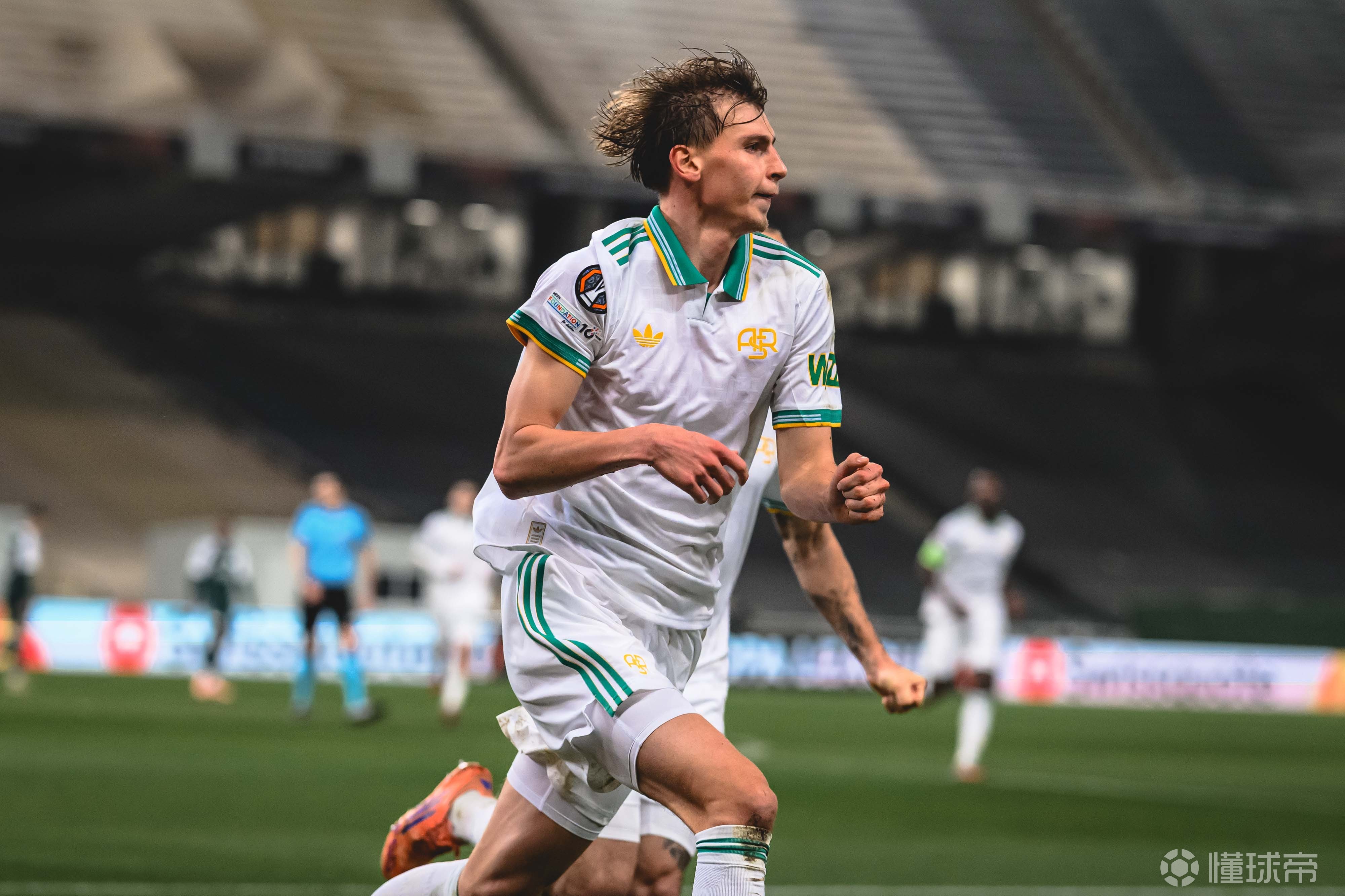 焦乌科夫斯基打进罗马生涯处子球，助球队直接晋级欧联杯16强