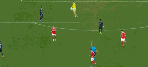 马卡解释姆巴佩抢特鲁宾开球被吹：阻止门将完成开球是犯规