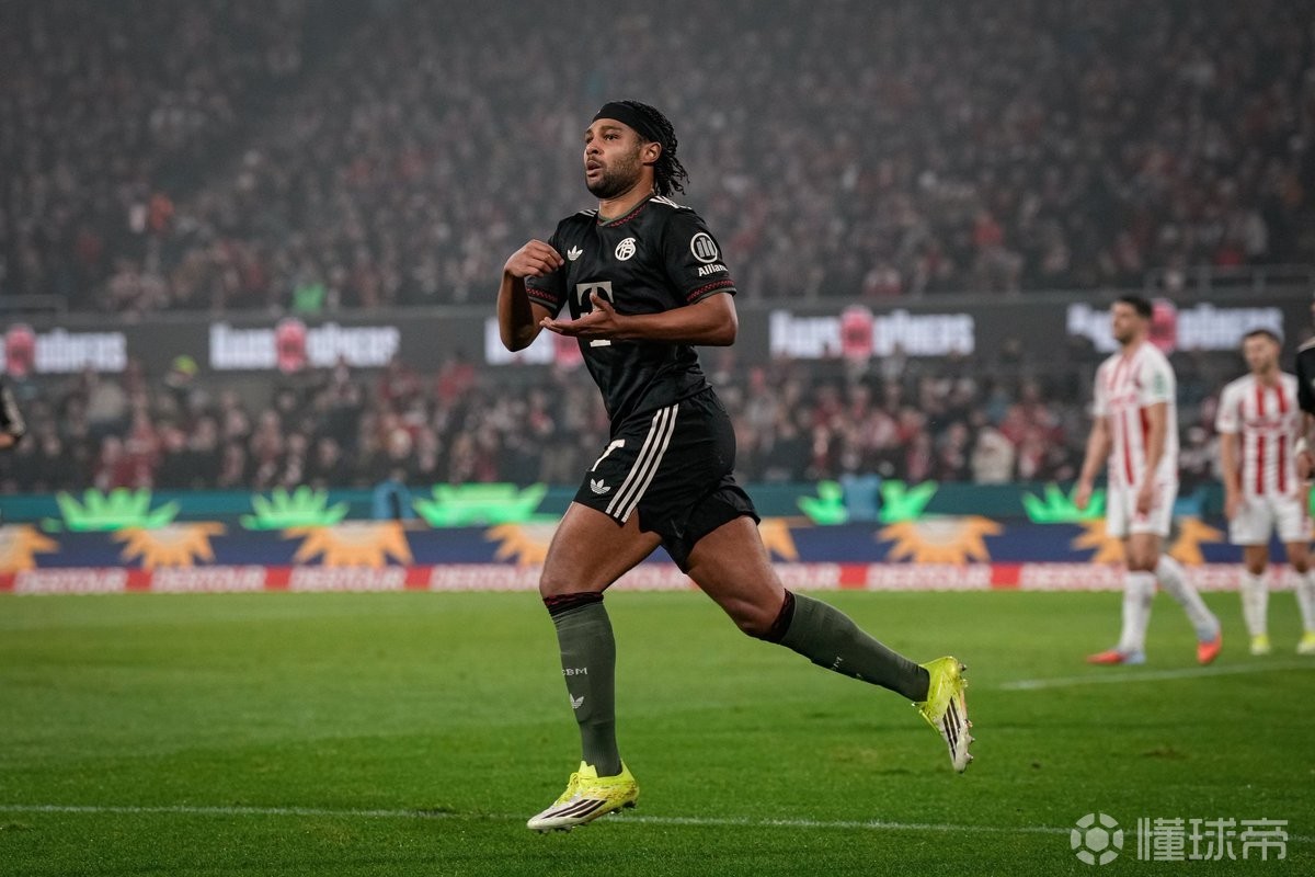 法尔克：热刺曾询价格纳布里，但球员预计将与拜仁续约两年