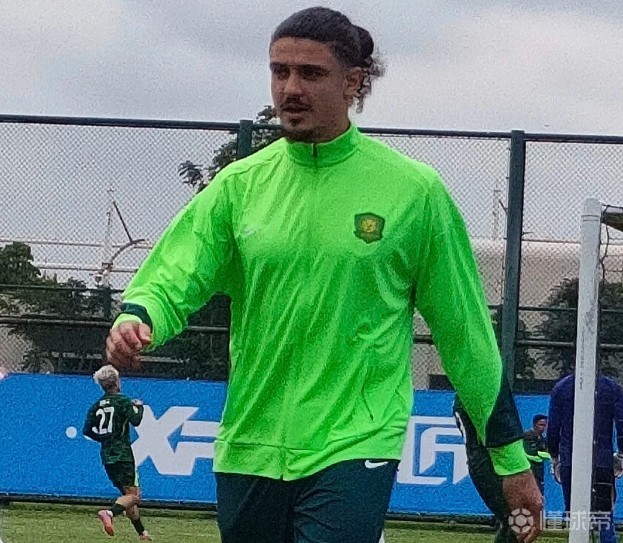 只差官宣,中卫吉列尔梅-拉莫斯身着国安外套现身训练场
