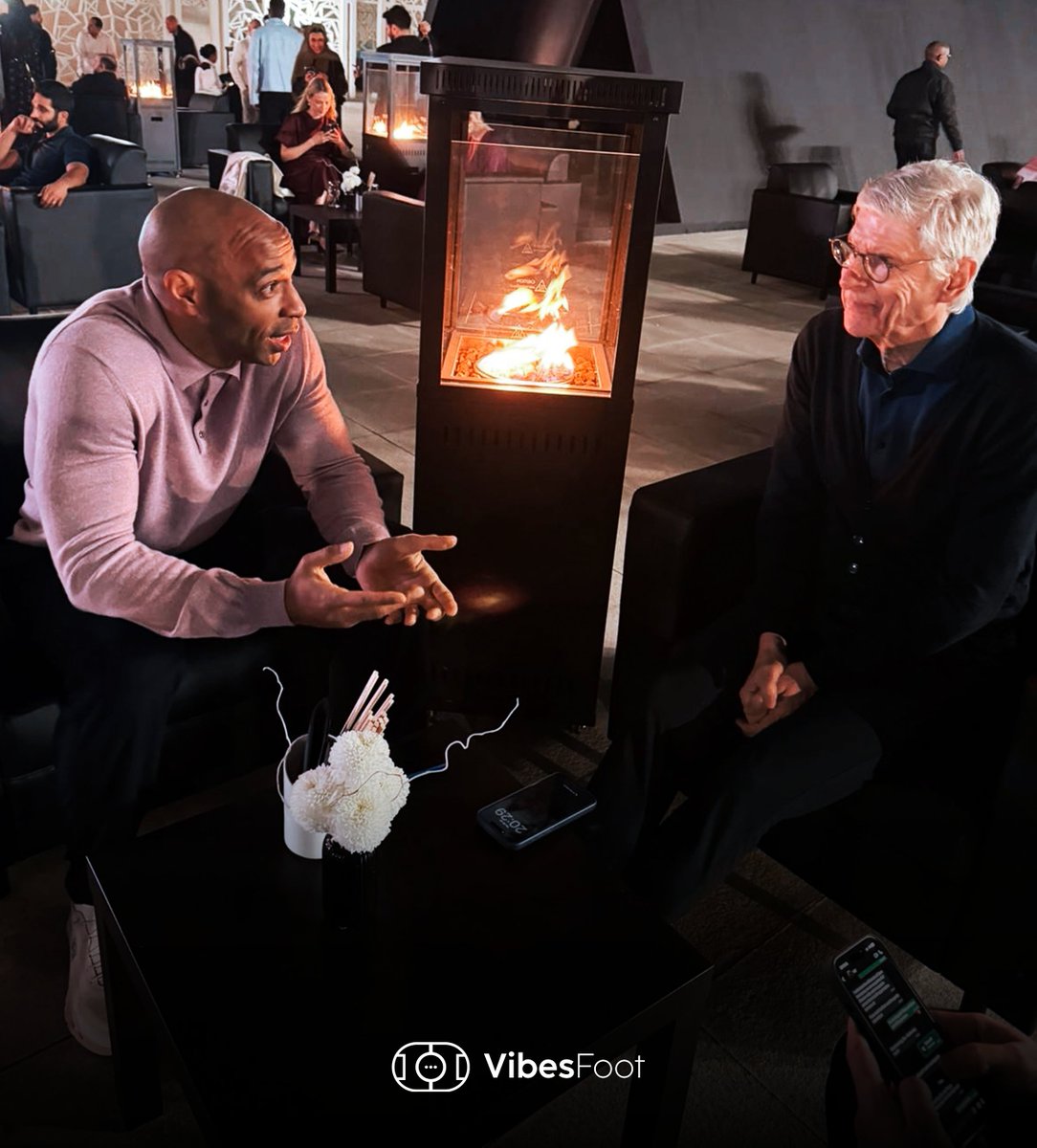 表演赛:阿森纳传奇师徒亨利和温格再相逢